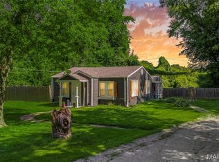 1043 Farmview Dr, Saint Louis, MO 63138