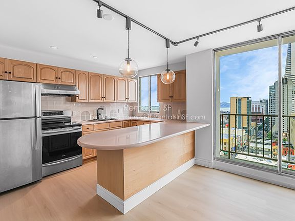 4th image of 946 Stockton St APT 9B
