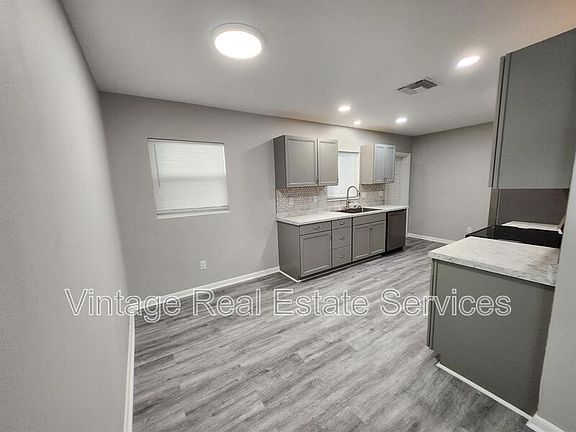 5th image of 304 S Mercury Ave