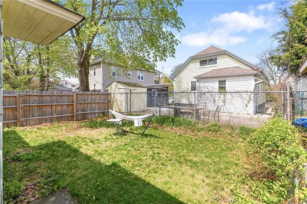 2 bed, 1.0 bath, 1225 sqft, $2,600 — Photo 3