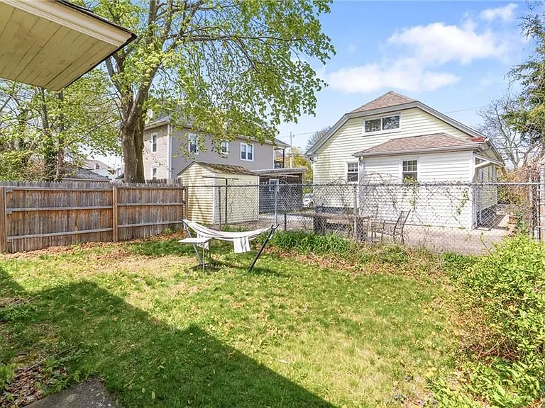 183 Narragansett St — Photo 17