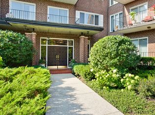 1290 N Western Ave APT 104, Lake Forest, IL 60045