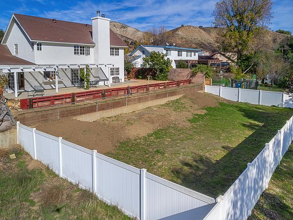 4th image of 26918 De Berry Dr