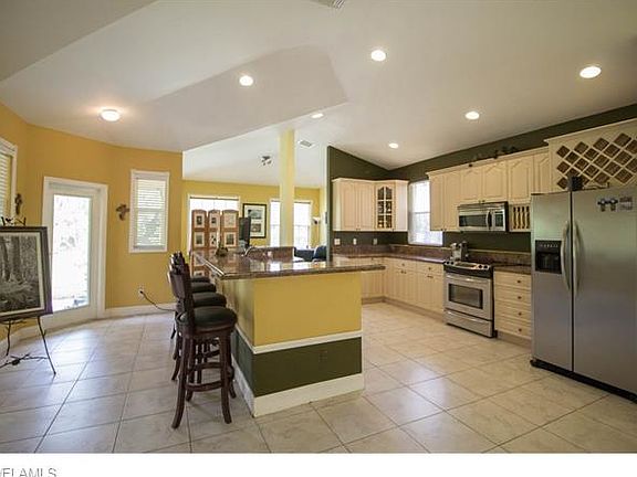 5th image of 3195 10th Ave NE