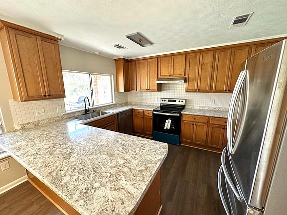 4th image of 208 Hiwassee Dr