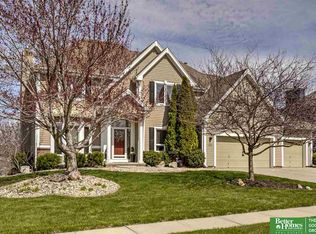 2110 Crest Ridge Dr, Papillion, NE 68133