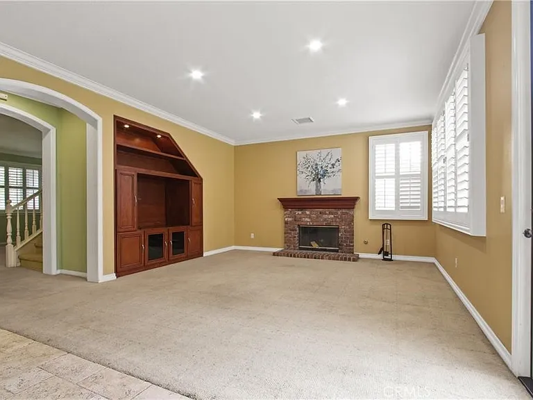 823 Canterbury Ln — Photo 14