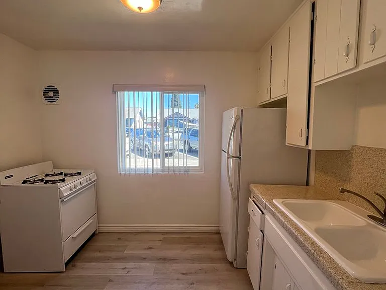 4178 Swift Ave #A — Photo 4