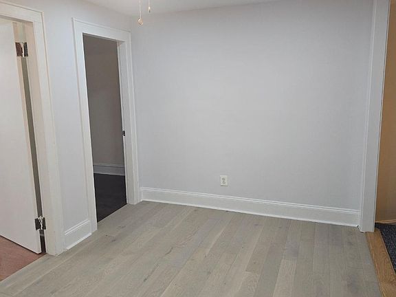 4th image of 20-38 32nd St #3