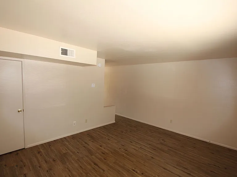 512 W Santa Fe Ave — Photo 5
