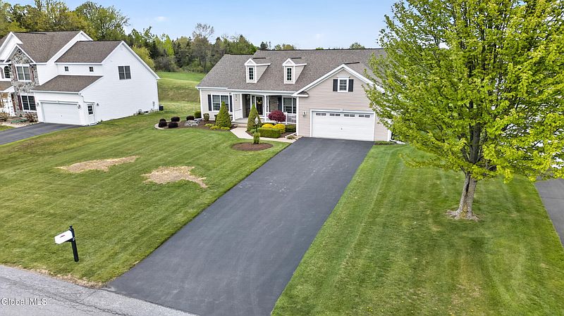 4th image of 8 Addison Way