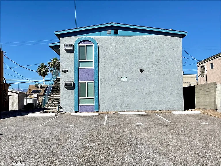 2105 N Webster St — Photo 18