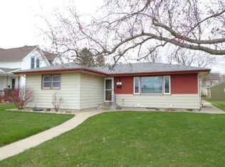 1417 6th Ave, Windom, MN 56101
