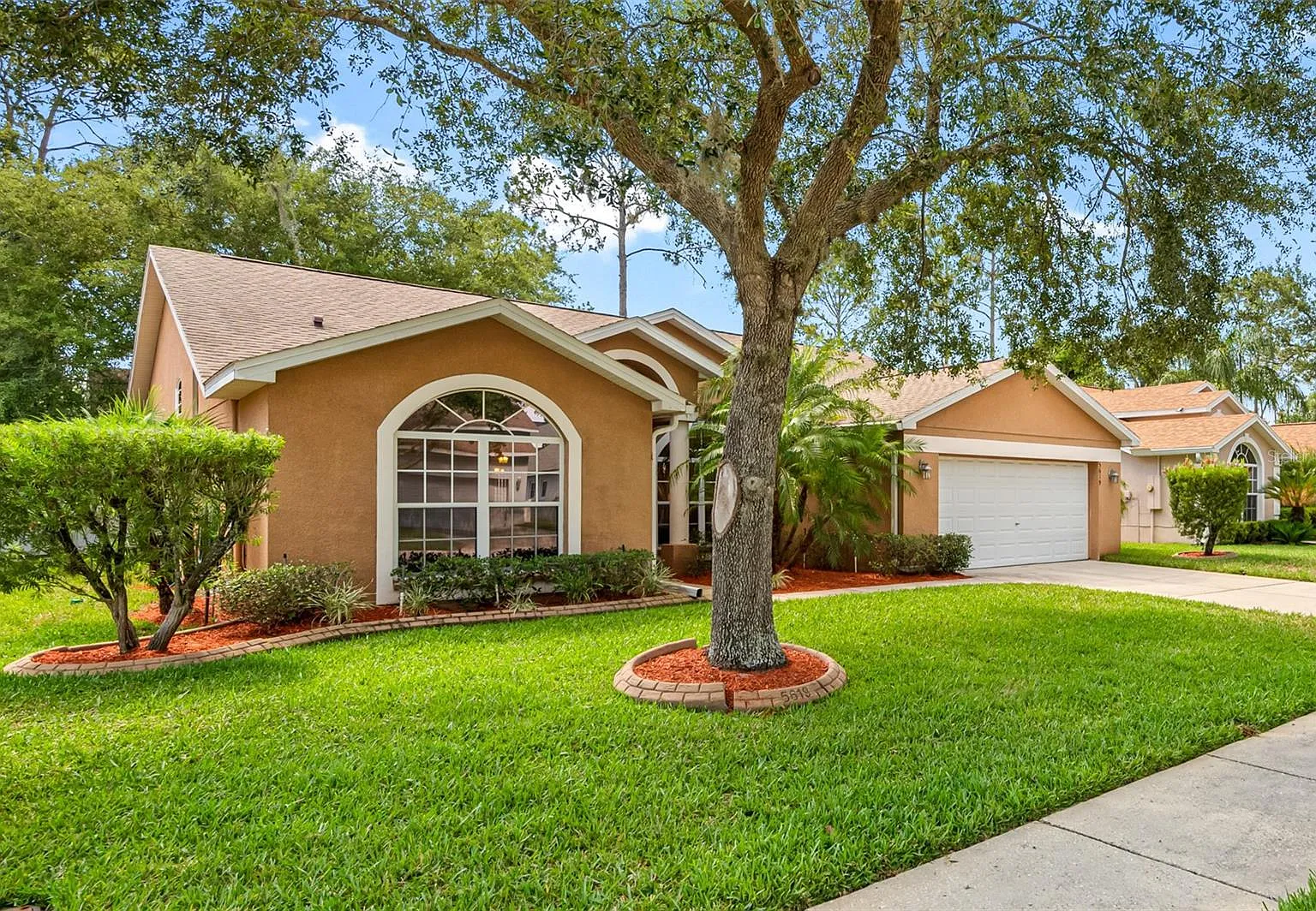 3 bed, 1924 sqft, $2,295 — Photo 1