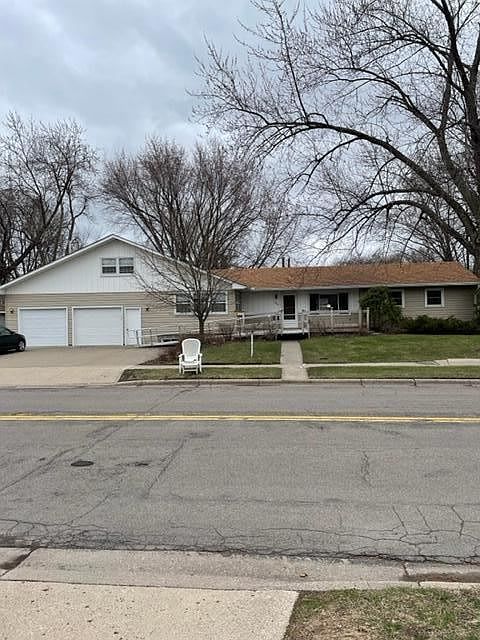 1st image of 801 E 84th St