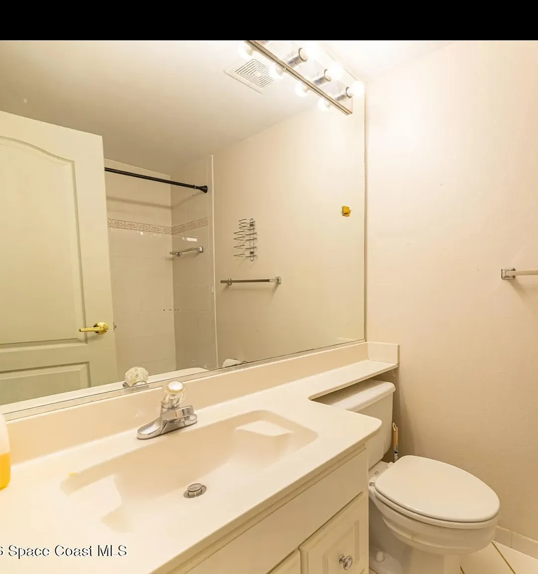 2180 Country Club Dr — Photo 1