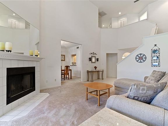 3rd image of 412 Date Palm Ct NE