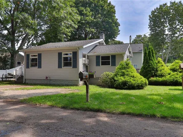 7 Oxford Place, Ronkonkoma, NY 11779