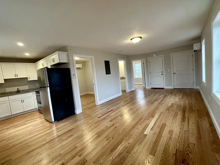 415 Danforth St #3 — Photo 2