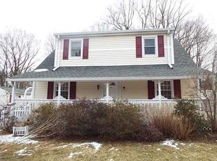 8 Prospect St, Pawling, NY 12564