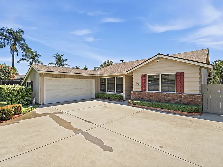 750 E Mountain View Ave — Photo 4