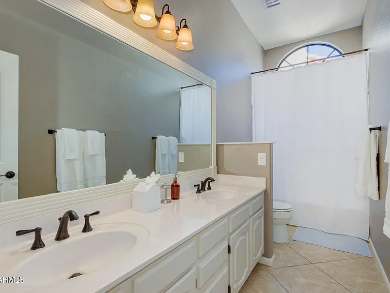 1585 W Honeysuckle Ln — Photo 23