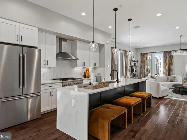 3200 Parkview Walk, Philadelphia, PA 19125