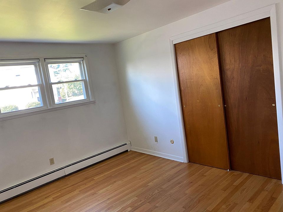 2nd image of 252 Berkshire Blvd #1
