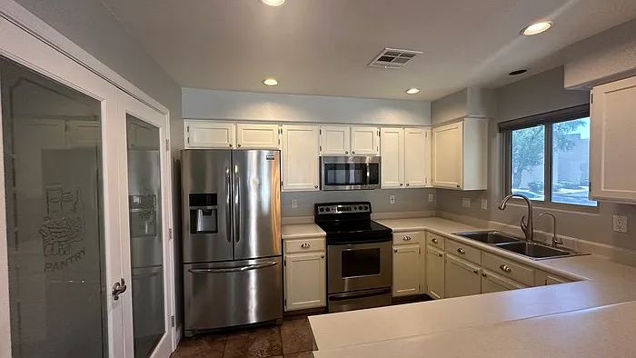 8847 N 47th Ln — Photo 5