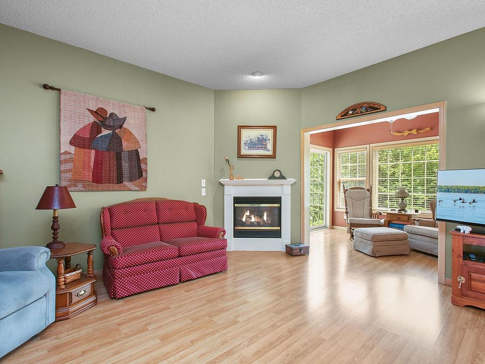 1st image of 1134 Iris Dr