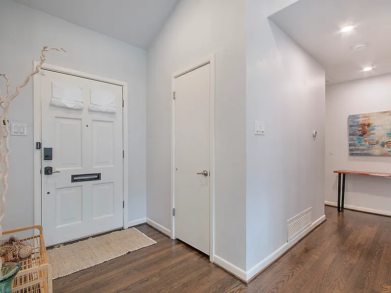 1200 Barker St — Photo 4