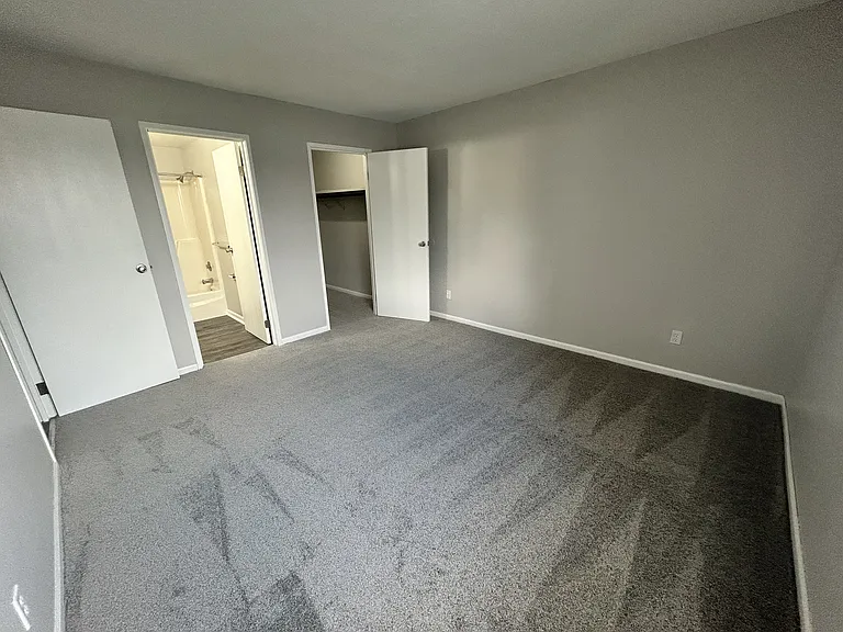 Secor Flats — Photo 44