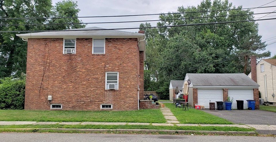 2nd image of 1076 Burnet Ave