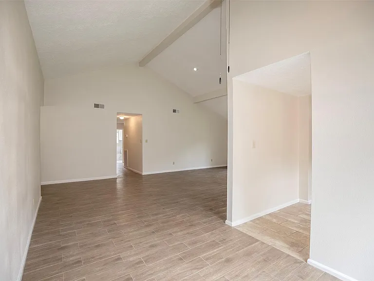 15106 Silverman St — Photo 9