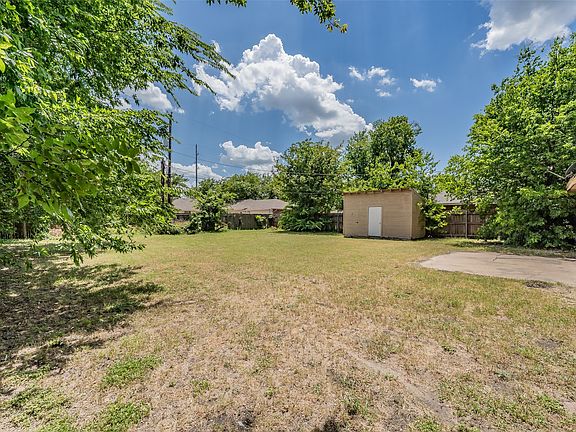 3rd image of 418 Longworth Blvd