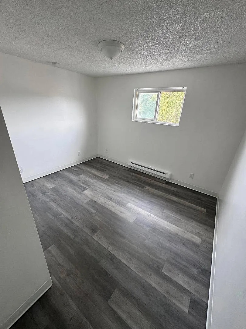 718 State Ave N - Duchess 17 — Photo 3