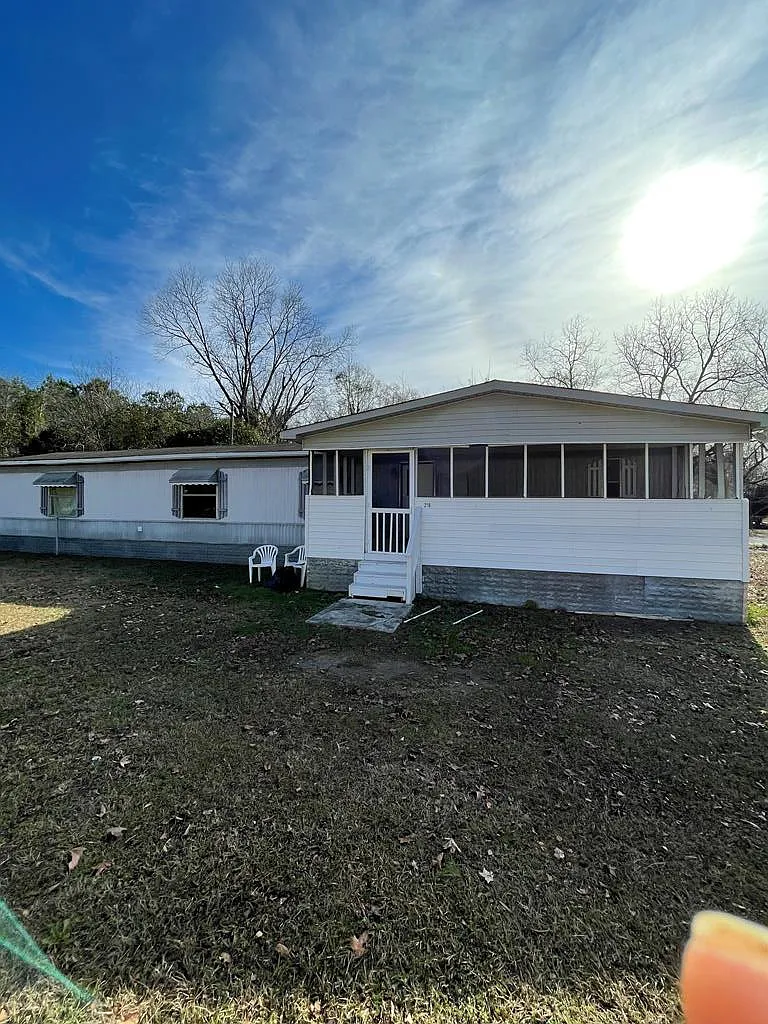3 bed, 2.0 bath, 1000 sqft, $1,200 — Photo 1