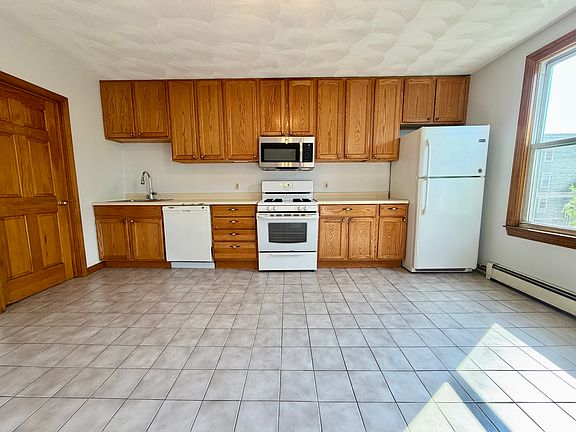 3rd image of 1236 Cambridge St #2R