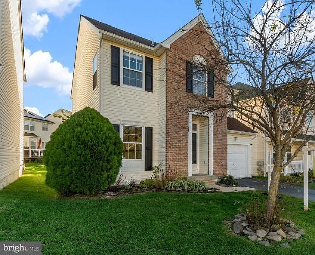 1st image of 630 Foxglove Dr