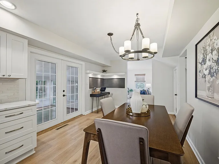 724 Yorkshire Dr — Photo 10