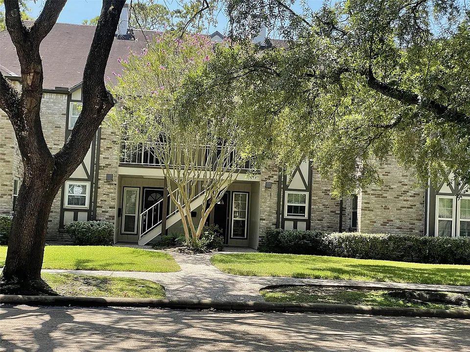 864 A Wax Myrtle Ln
