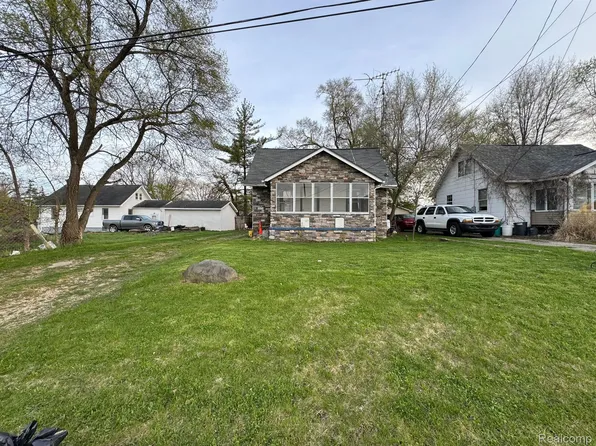1406 E Boatfield Ave, Burton, MI 48529