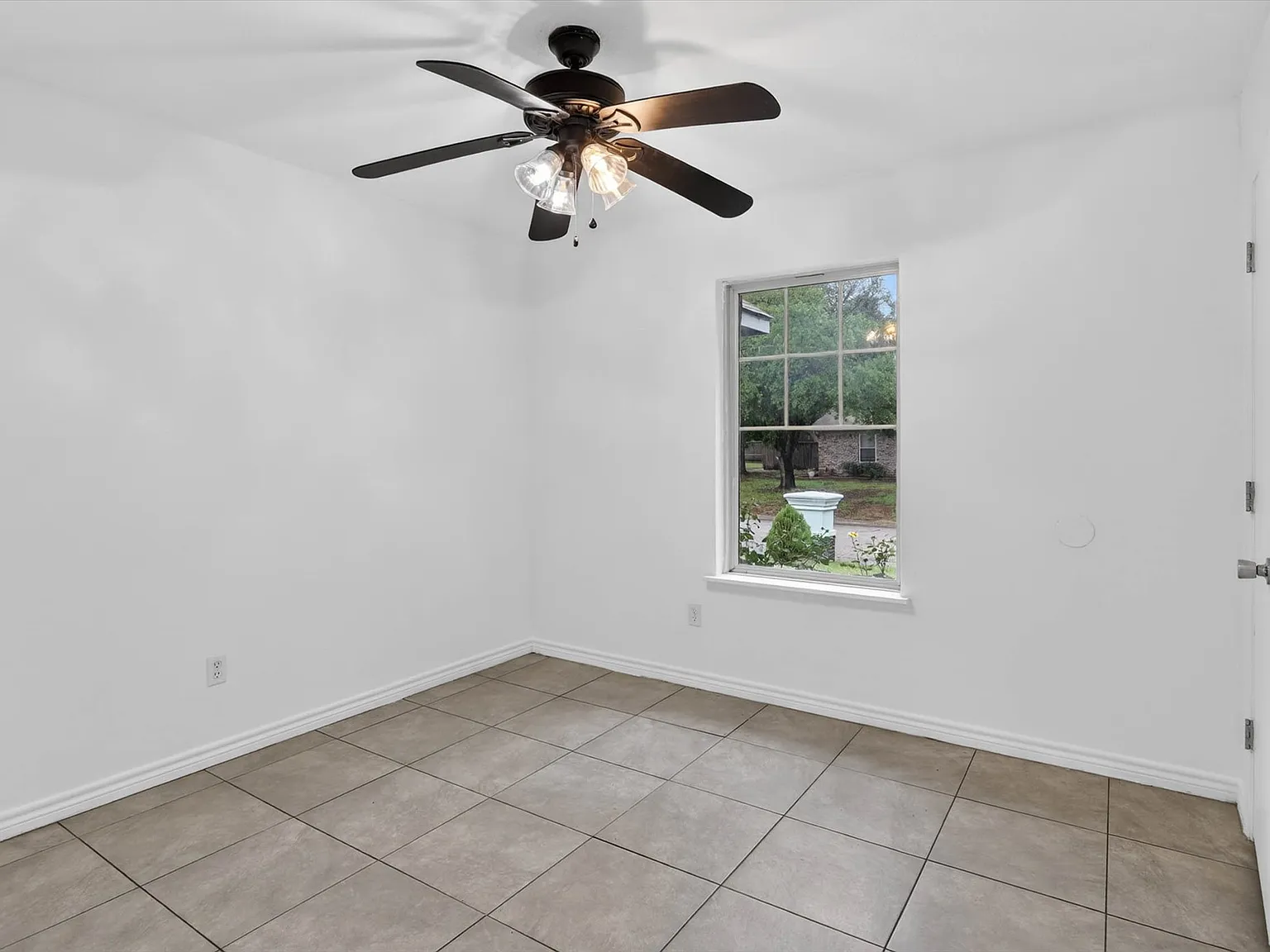 3 bed, 1263 sqft, $2,000 — Photo 1
