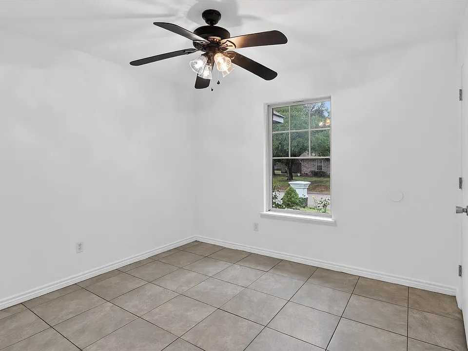 516 Post Oak Ln