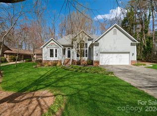 2512 Willowbrook Dr, Matthews, NC 28104