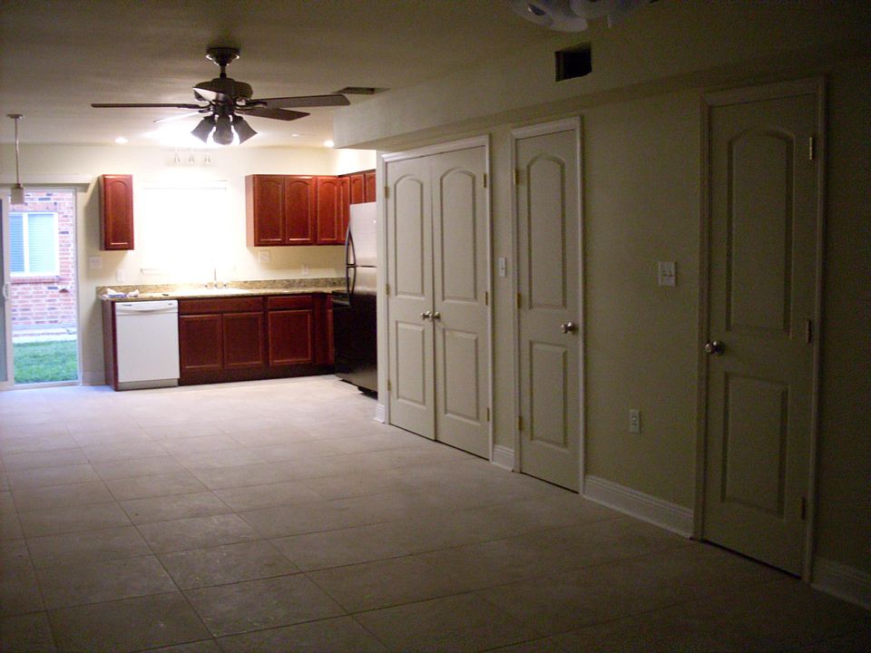 1st image of 3209 Golden Dr #D
