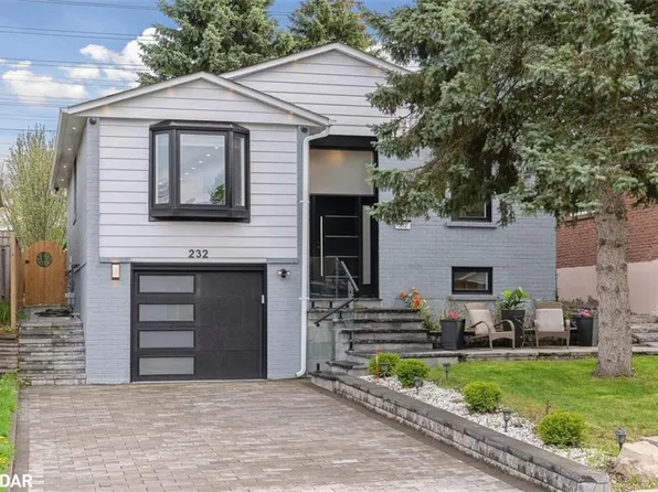 232 Currey Cres, Newmarket, ON L3Y 5M9