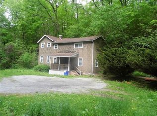 372 Cliff Mine Rd, Coraopolis, PA 15108