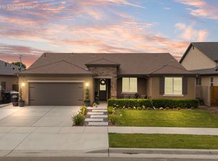 1371 W Sawtooth Pl, Hanford, CA 93230