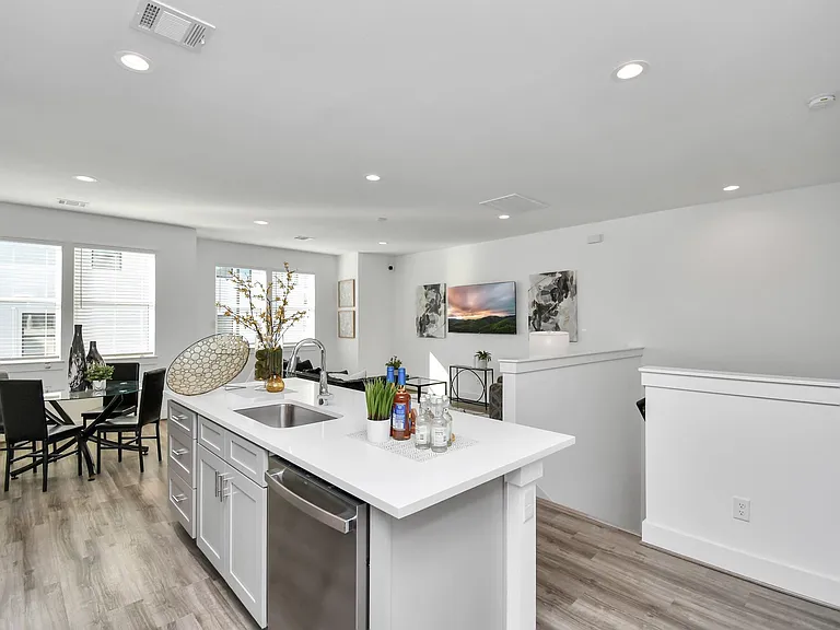 9029 Laverne Oak Ln — Photo 15